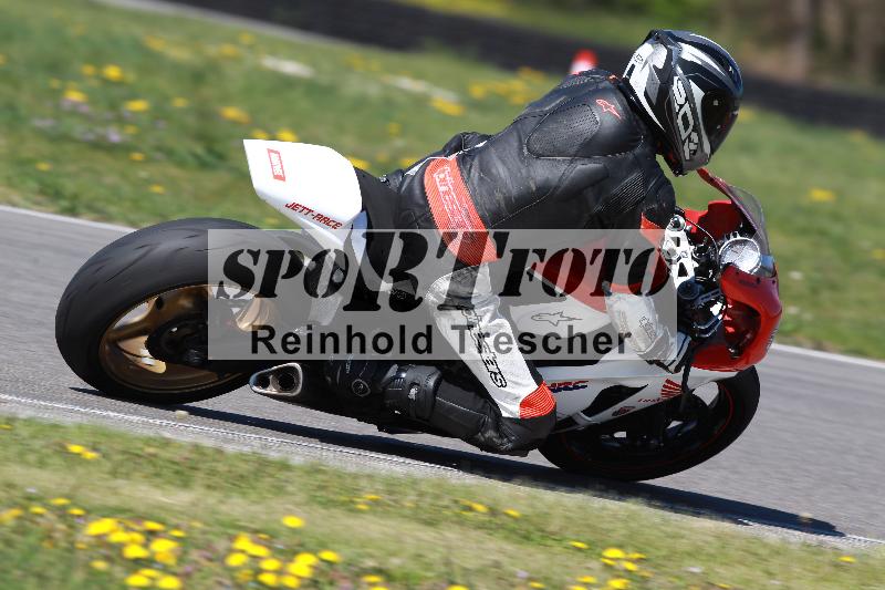 /Archiv-2022/08 17.04.2022 Speer Racing ADR/Gruppe rot/backside